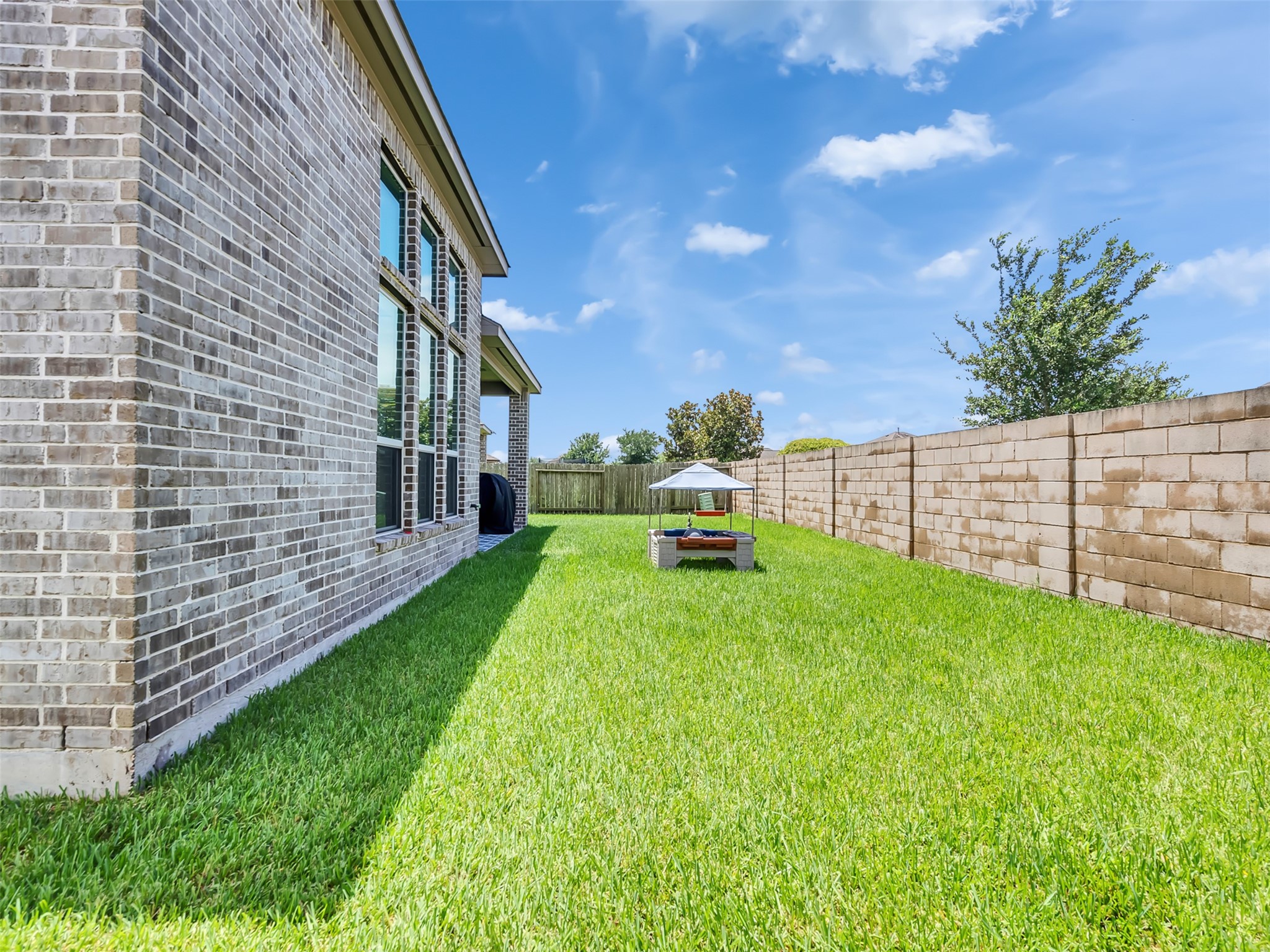 10302 Muir Peak Drive Rosharon, TX 77583 - Photo 36 of 40 Another view of backyard