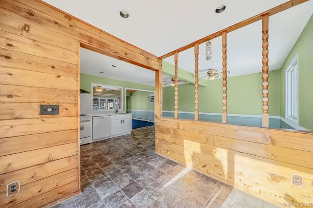 $439,000 | 2711 Connecticut Avenue, Medford, NY 11763