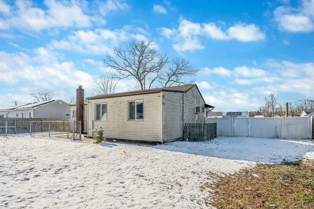 $439,000 | 2711 Connecticut Avenue, Medford, NY 11763