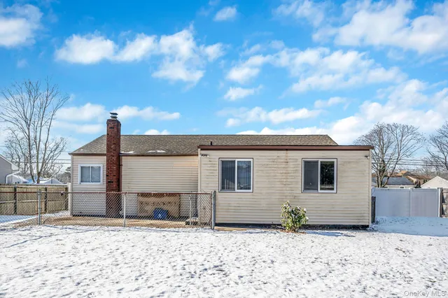 $439,000 | 2711 Connecticut Avenue, Medford, NY 11763