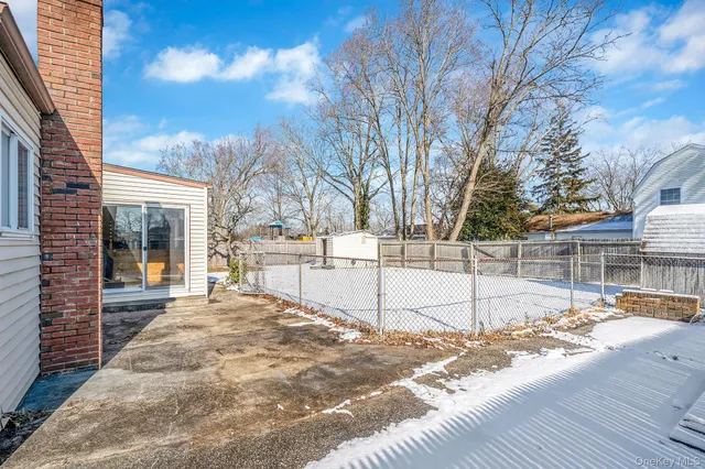 $439,000 | 2711 Connecticut Avenue, Medford, NY 11763