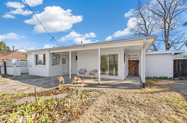 a front view of house with yard and seating space