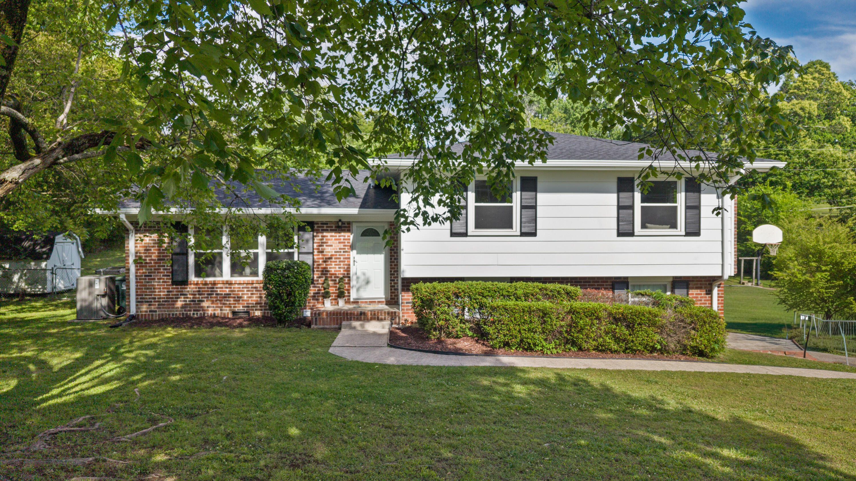 2414 Standifer Gap Road Chattanooga, TN 37421 - Photo 2 of 40 Convenient location