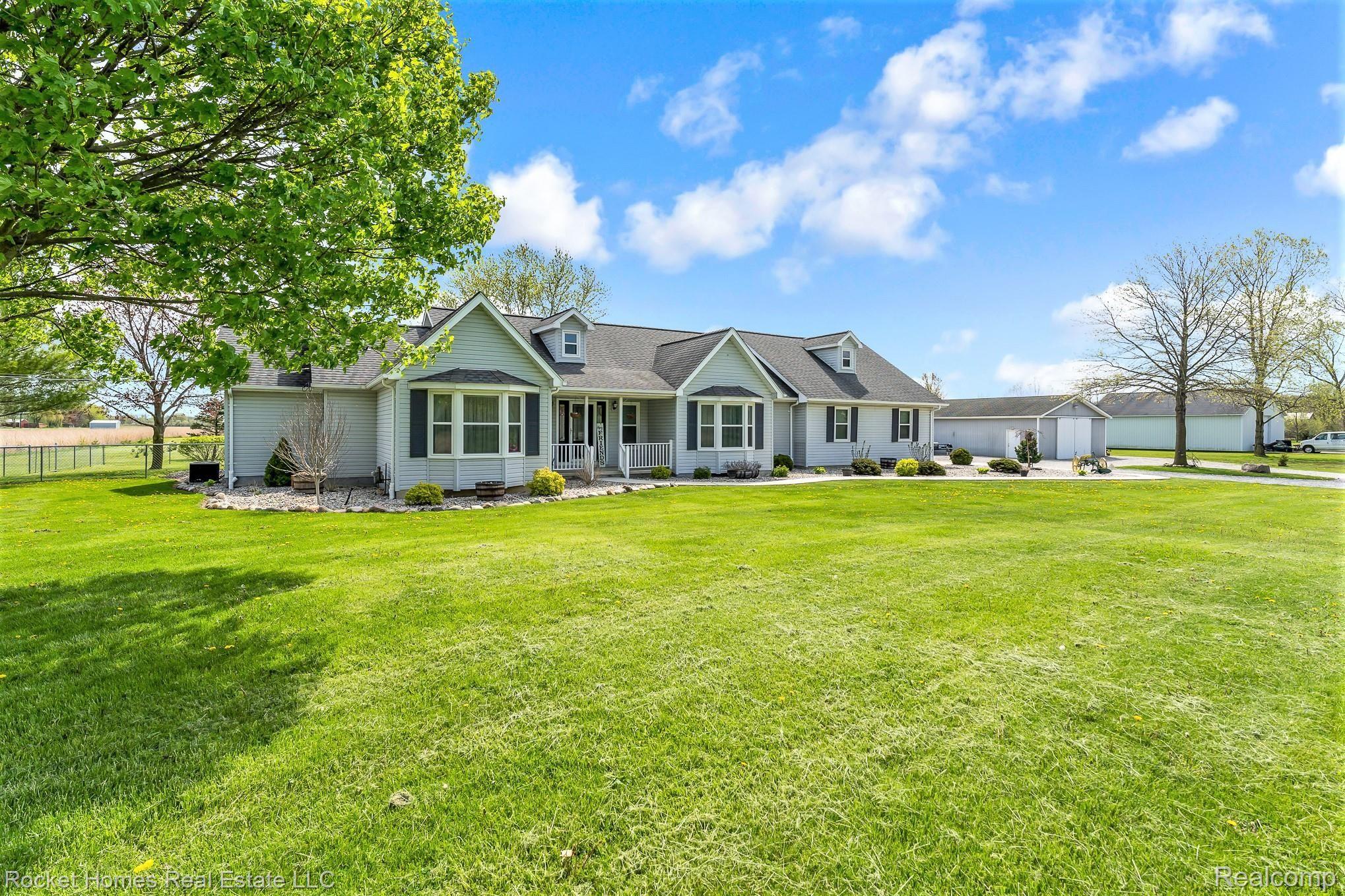 13850 Briar Hill Road Carleton, MI 48117 - Photo 3 of 32 DSC05109.jpg