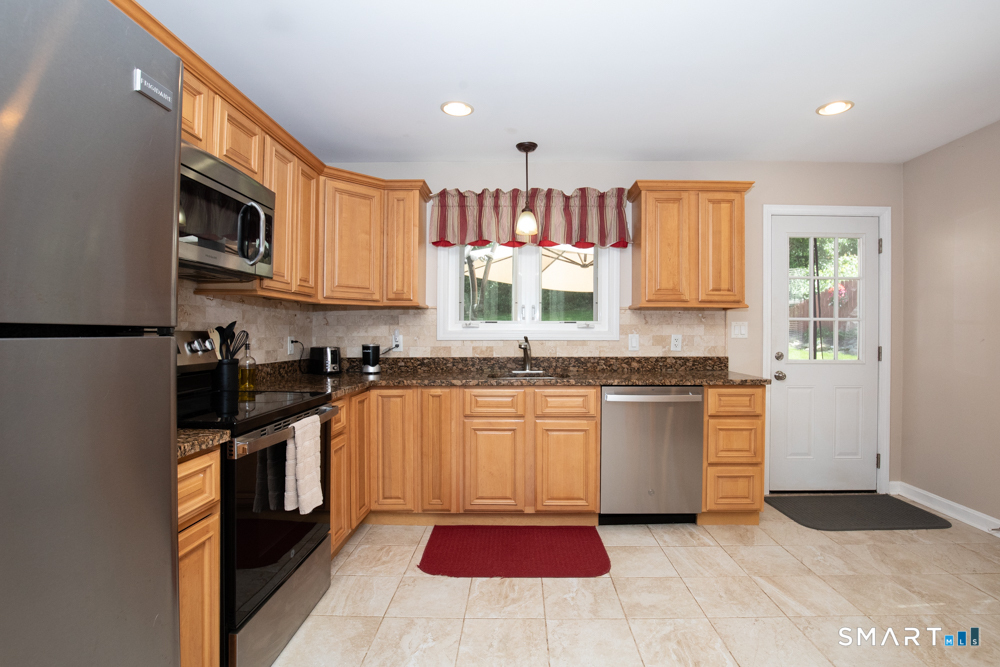 154 Meeting House Hill Road Durham, CT 06422 - Photo 8 of 37 Kitchen