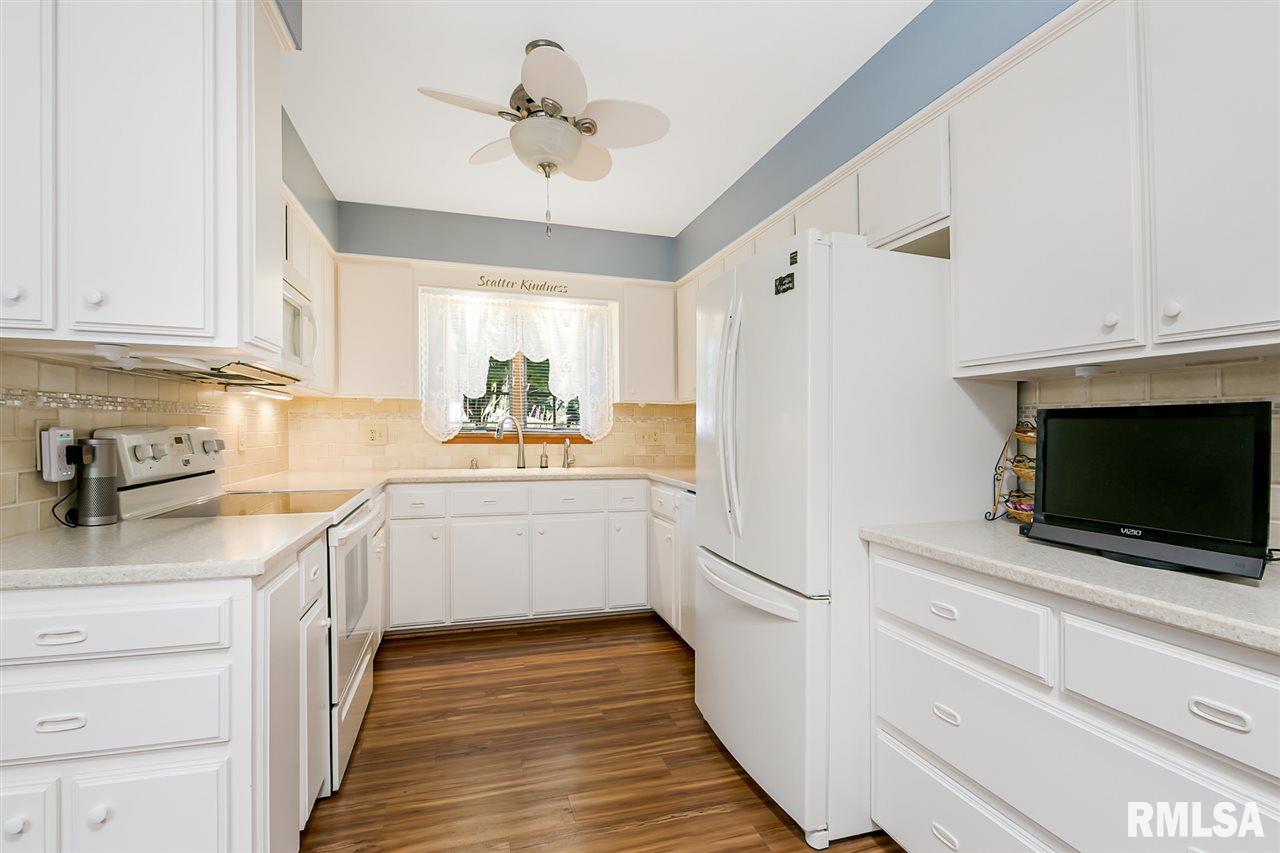 4035 Rodeo Road Davenport, IA 52806 - Photo 13 of 36 Gallery Image 13