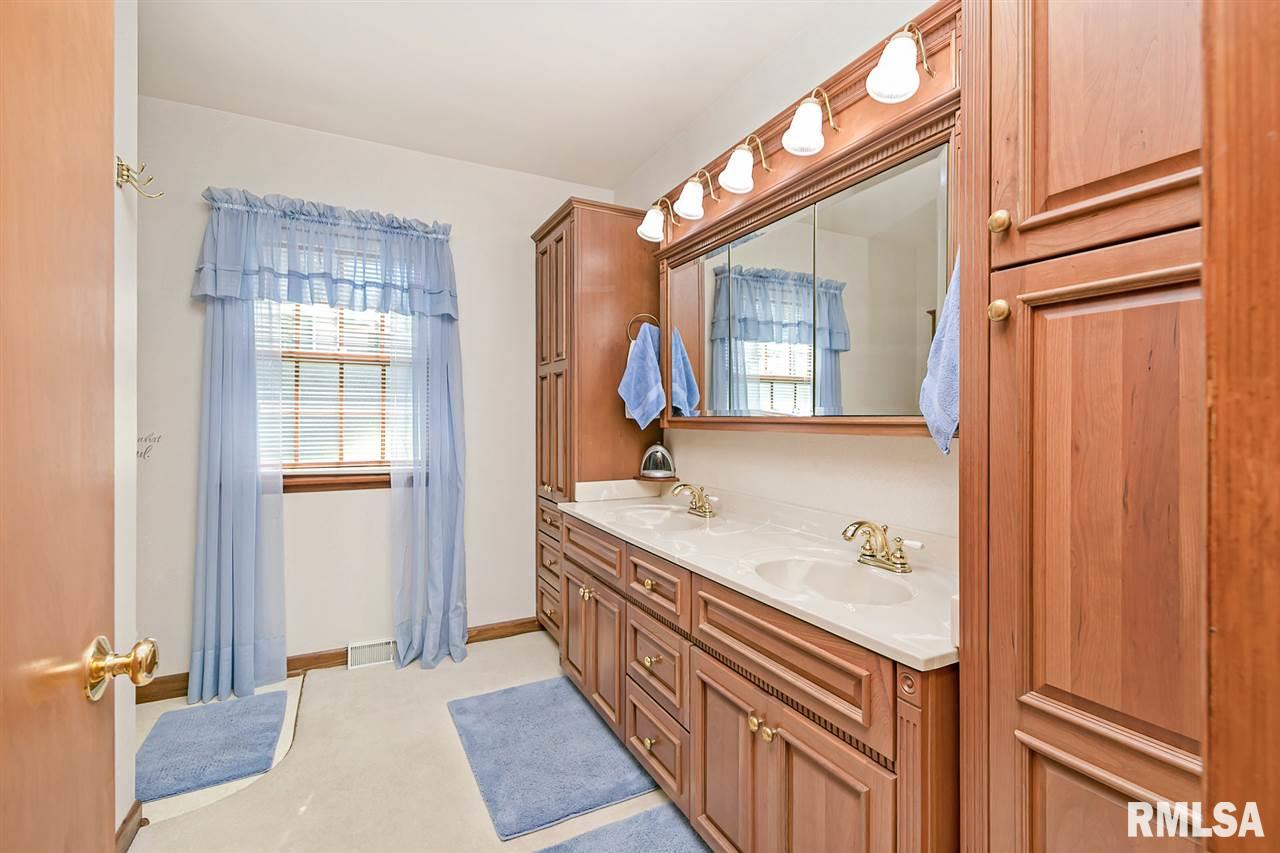 4035 Rodeo Road Davenport, IA 52806 - Photo 19 of 36 Gallery Image 19