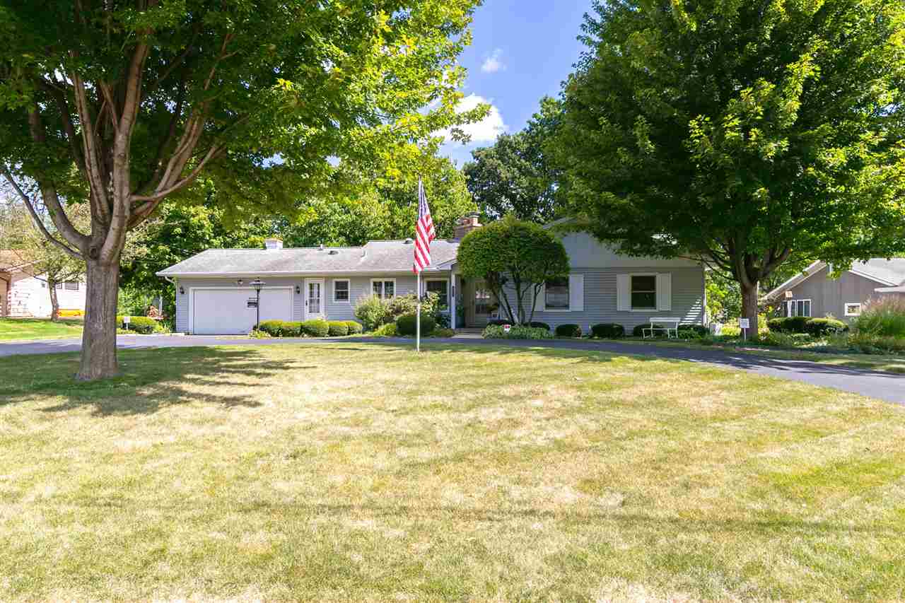 4035 Rodeo Road Davenport, IA 52806 - Photo 3 of 36 Gallery Image 3