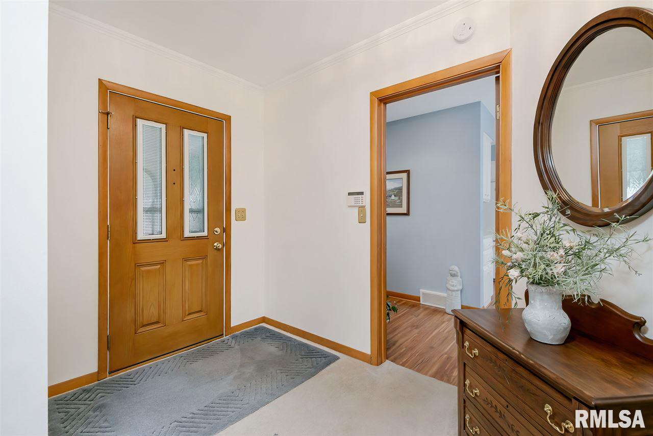 4035 Rodeo Road Davenport, IA 52806 - Photo 4 of 36 Gallery Image 4