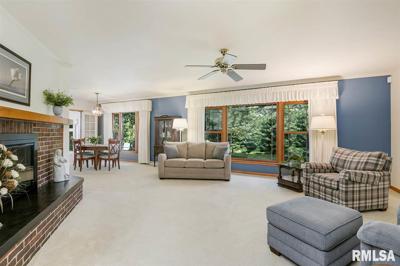 4035 Rodeo Road Davenport, IA 52806 - Photo 5 of 36 Gallery Image 5