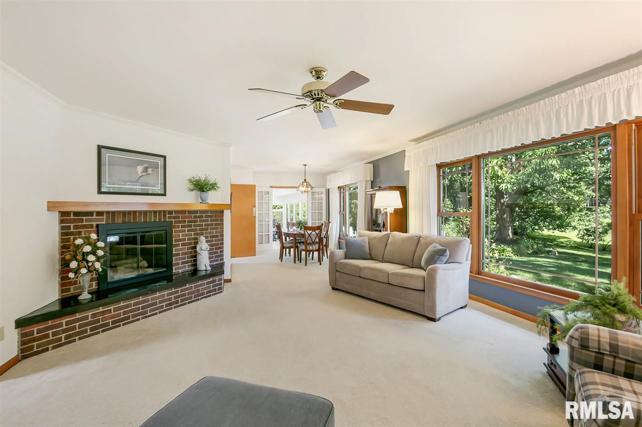 4035 Rodeo Road Davenport, IA 52806 - Photo 6 of 36 Gallery Image 6