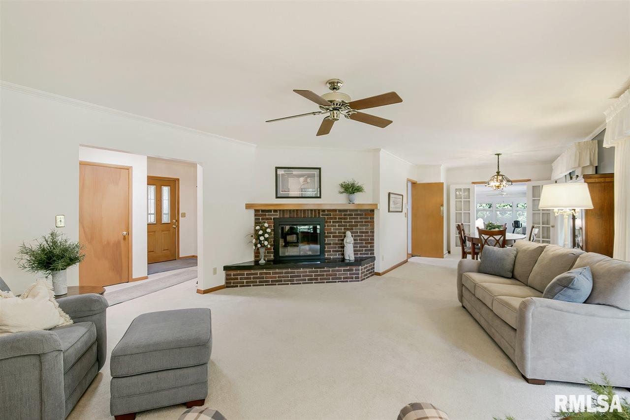 4035 Rodeo Road Davenport, IA 52806 - Photo 7 of 36 Gallery Image 7
