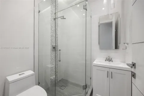 $4,900,000 | 2321 Trapp Avenue, Coconut Grove, FL 33133