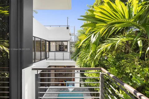 $4,900,000 | 2321 Trapp Avenue, Coconut Grove, FL 33133