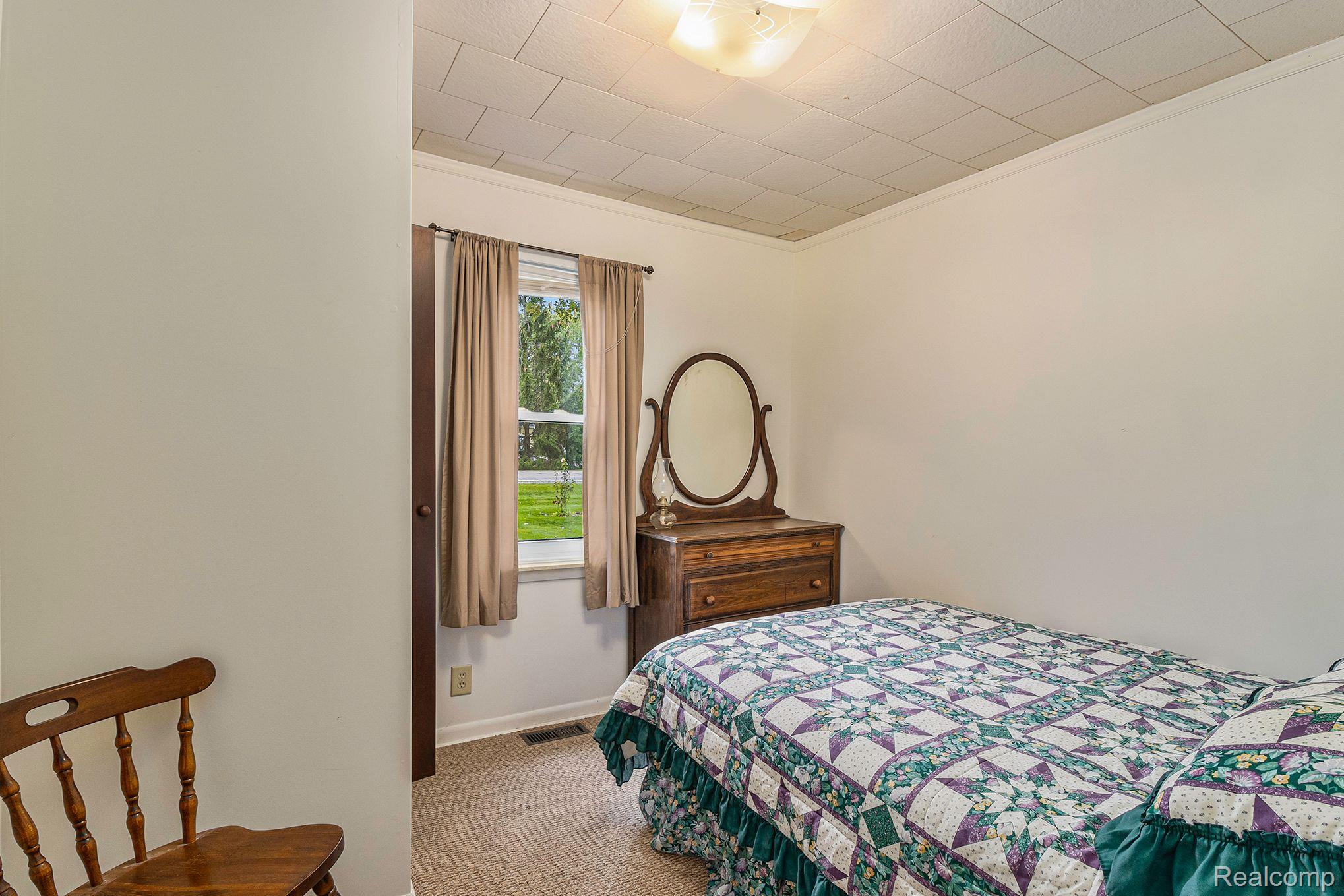 7111 East Carpenter Road Davison, MI 48423 - Photo 9 of 21 South facing bedroom