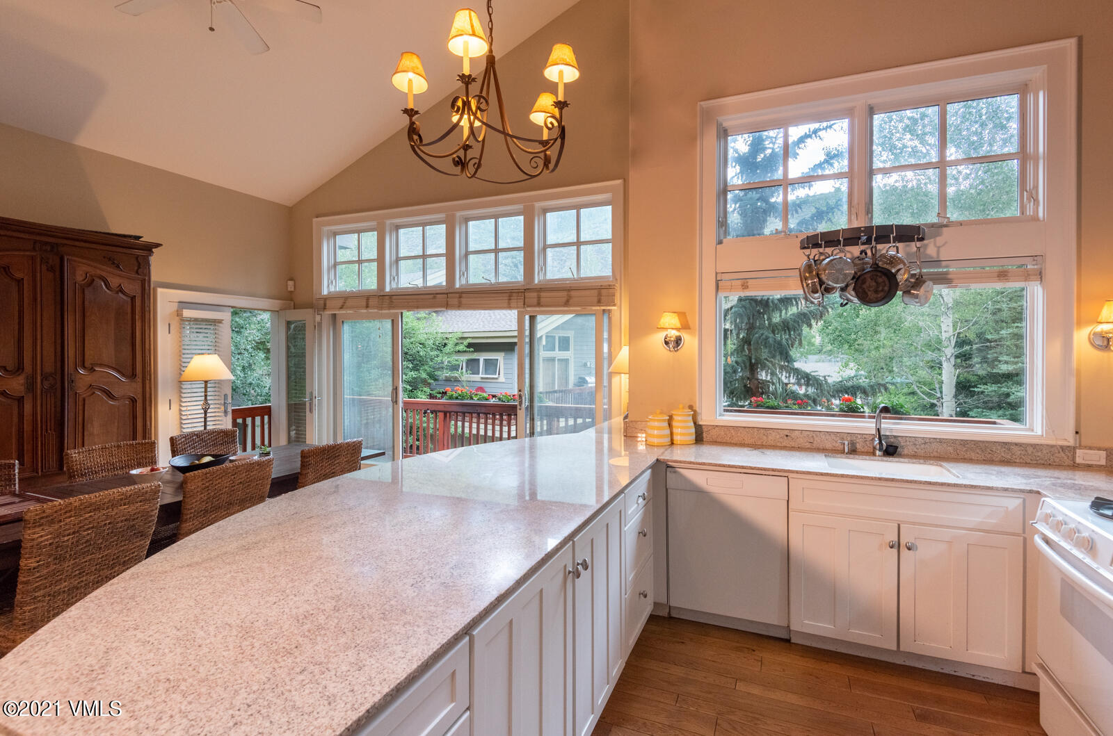 2782 Kinnickinnick Road, Unit D Vail, CO 81657 - Photo 9 of 28 2782 Kinnickinnick Rd-14