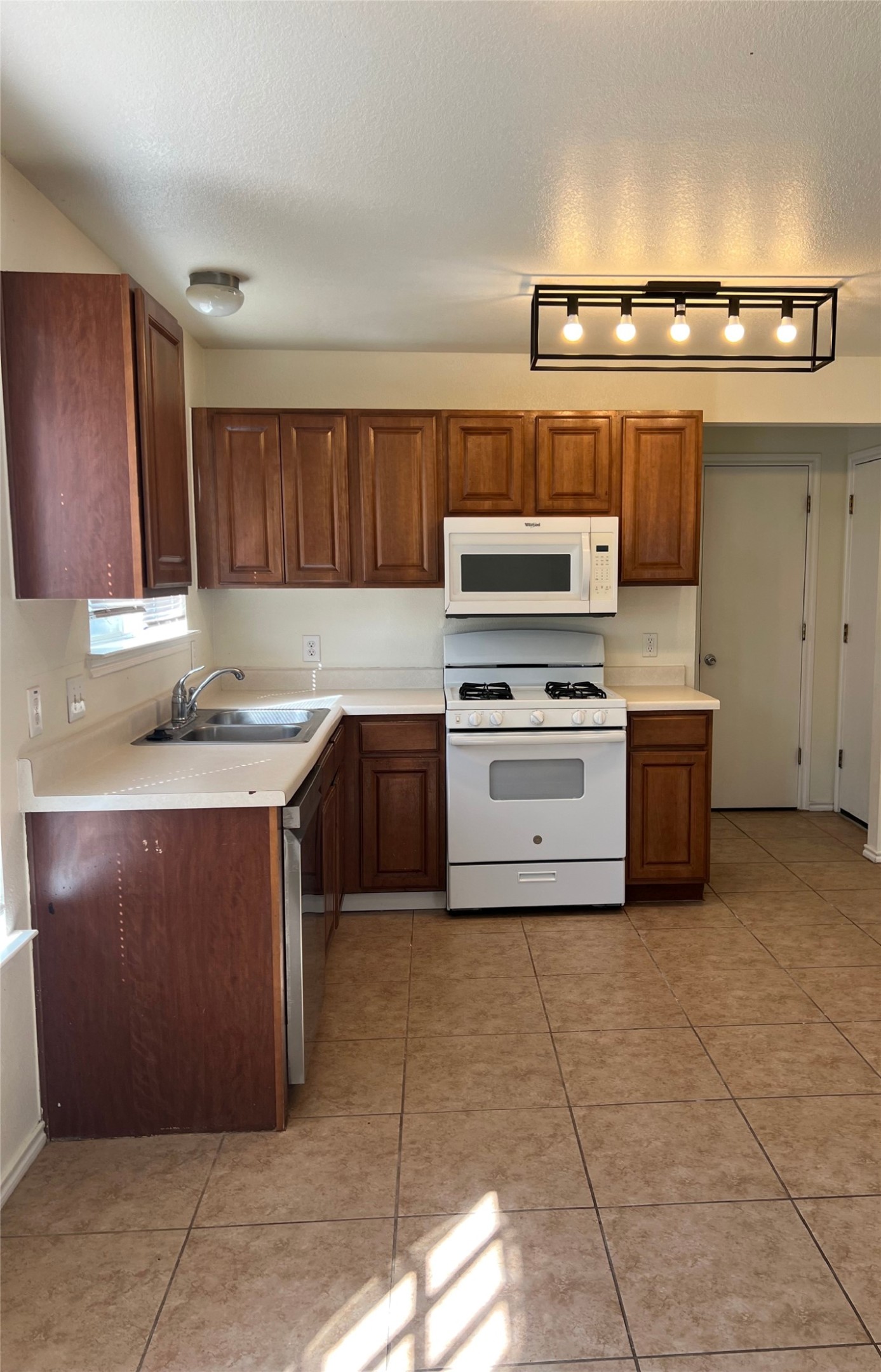 1209 Amberwood Loop Kyle, TX 78640 - Photo 4 of 21