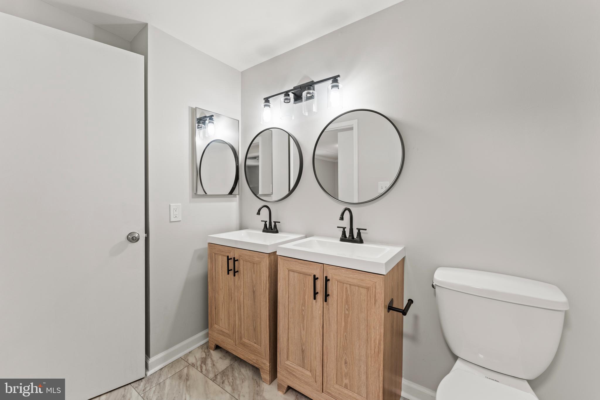 2007 St Bernadines Way Capitol Heights, MD 20743 - Photo 16 of 24 Full bath with dual entry from primary and hallway