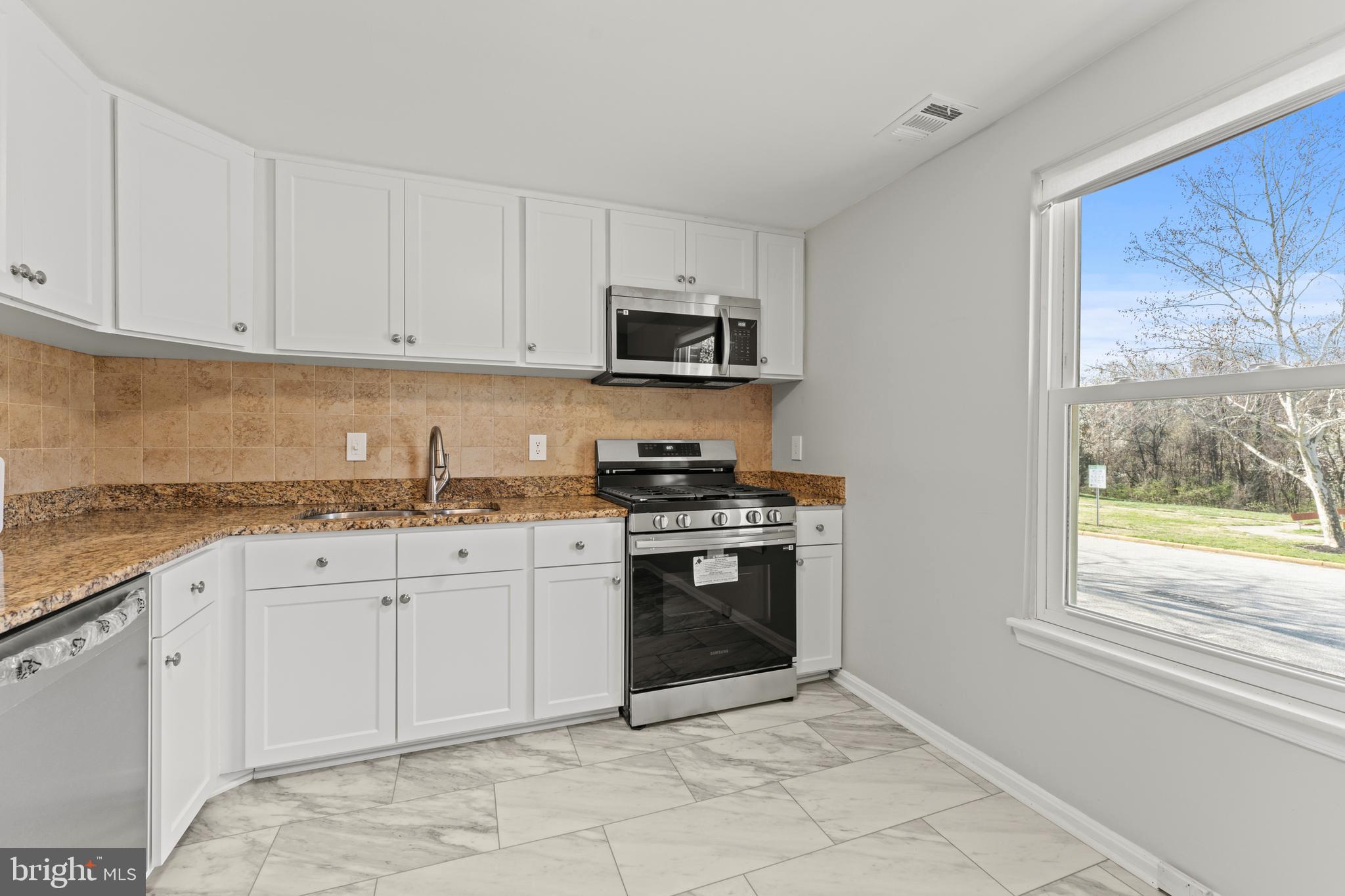 2007 St Bernadines Way Capitol Heights, MD 20743 - Photo 8 of 24 Upgraded Kitchen with all new appliances