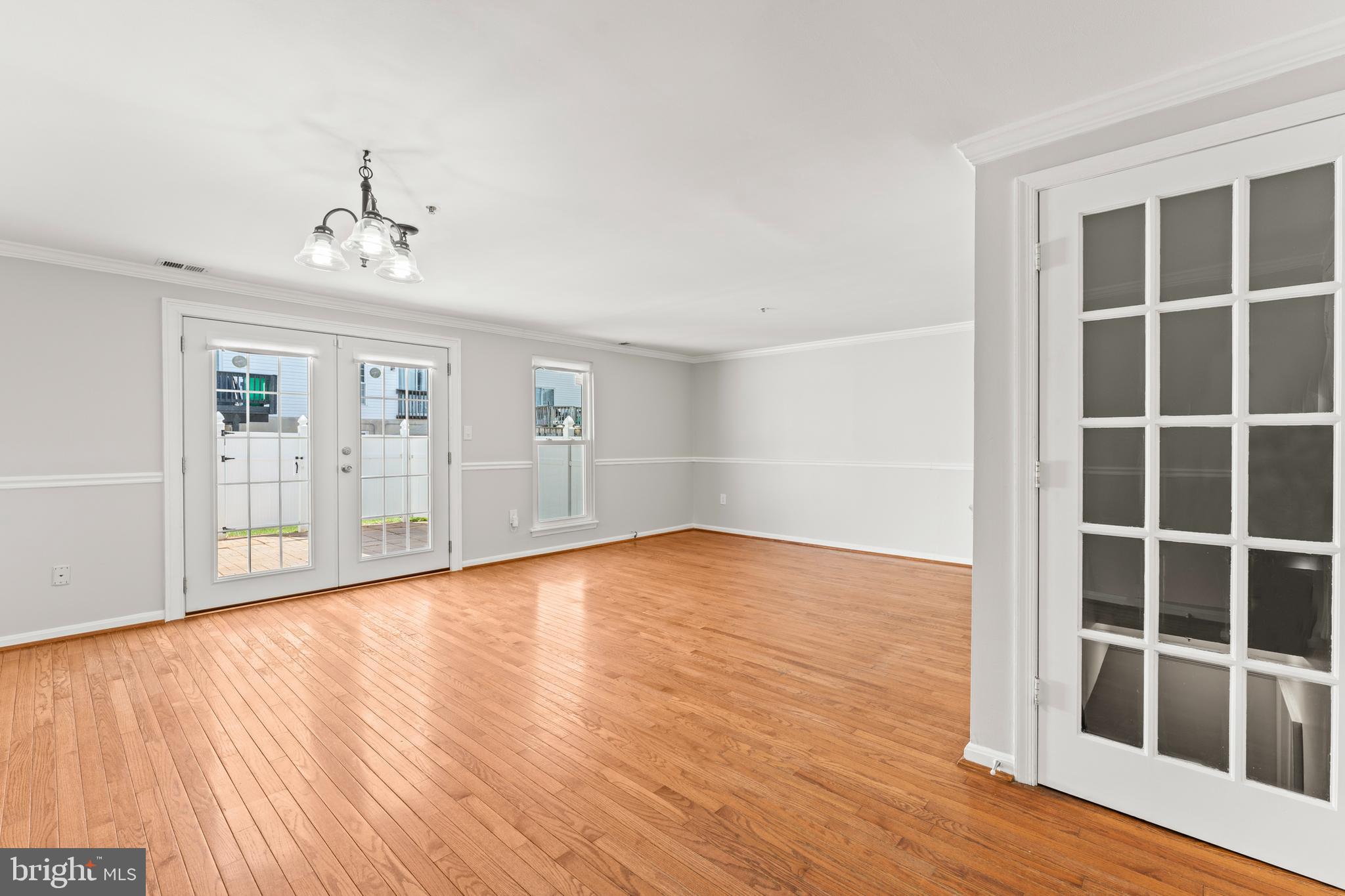 2007 St Bernadines Way Capitol Heights, MD 20743 - Photo 10 of 24 Natural light into the living room