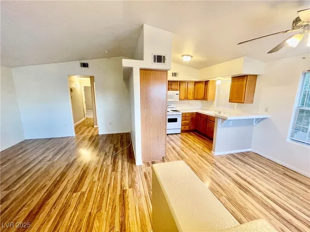 $1,391 | 520 Arrowhead Trail, Unit 221, Henderson, NV 89015
