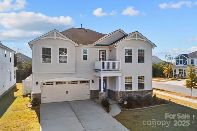 a view of multiple houses with a yard