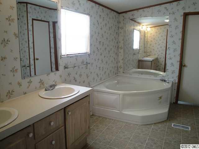 2947 Harding Steelman Road Yadkinville, NC 27055 - Photo 4 of 10 Gallery Image 4