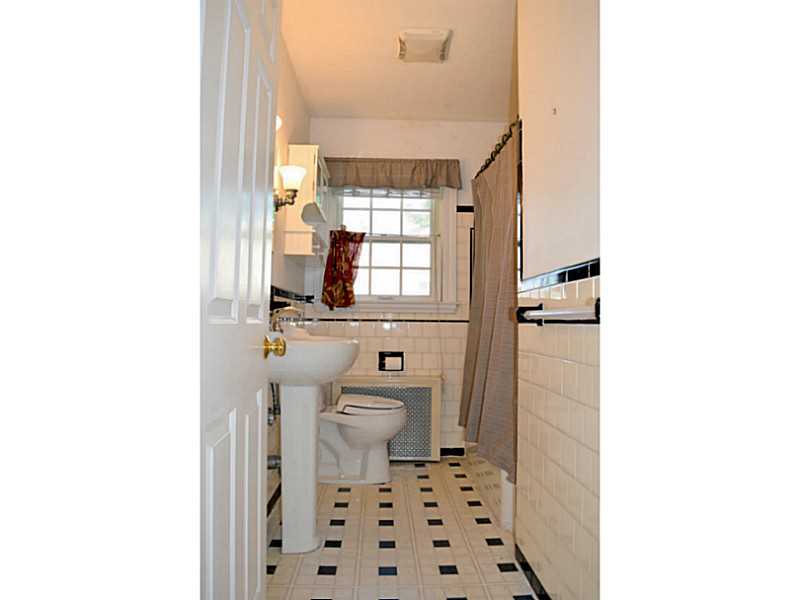 6 Tucker Road Smithfield, RI 02828 - Photo 11 of 21 Bathroom.