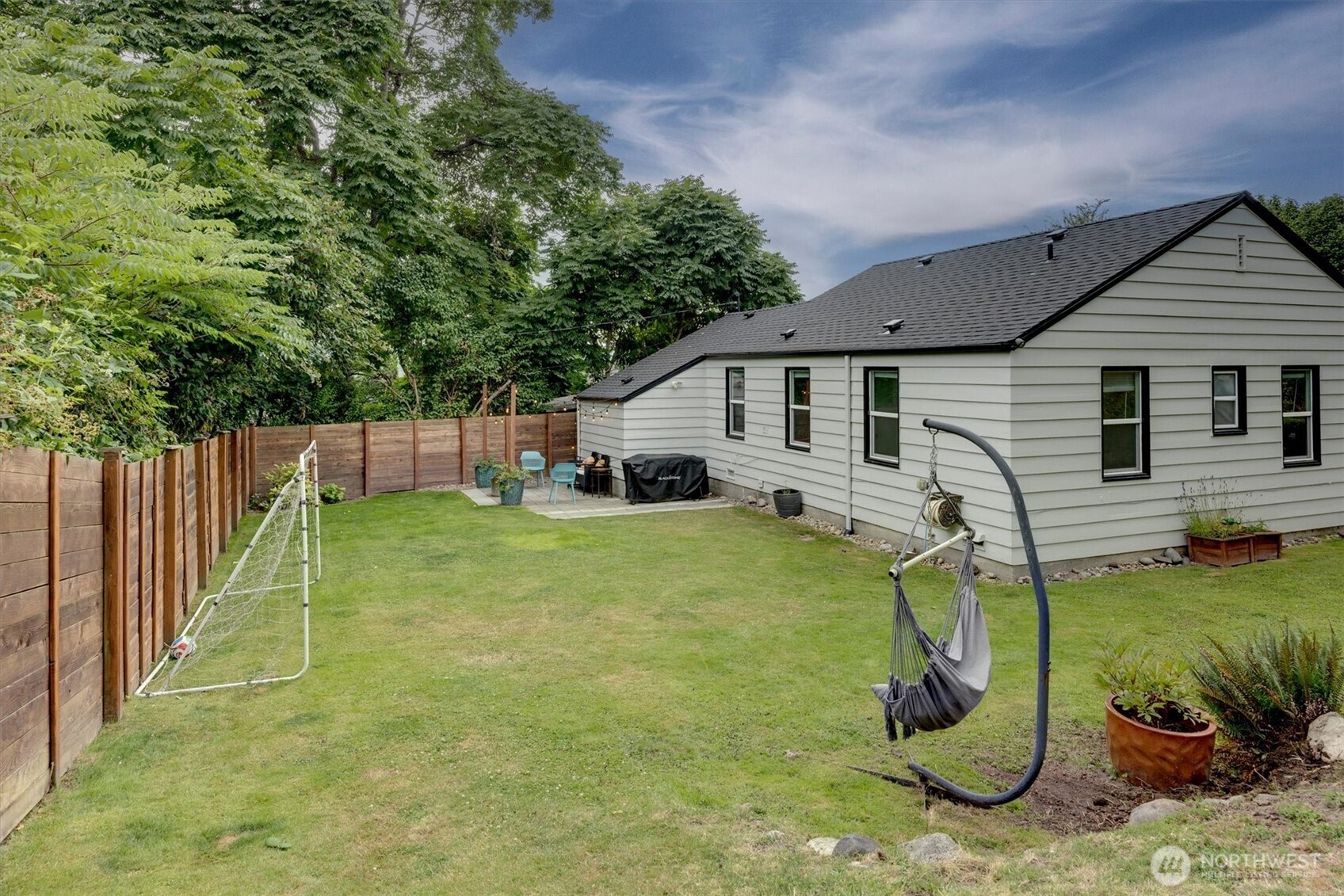 555 Windsor Place Northeast Renton, WA 98056 - Photo 22 of 38