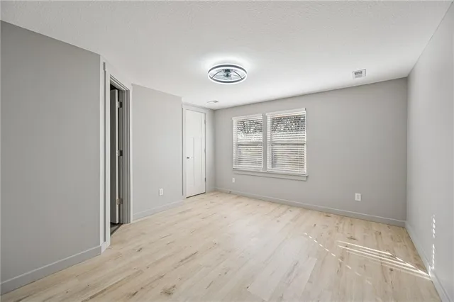 $289,500 | 1109 South Woodbury Street, Independence, MO 64050