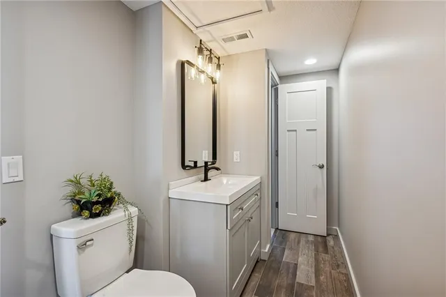 $289,500 | 1109 South Woodbury Street, Independence, MO 64050