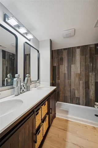 $289,500 | 1109 South Woodbury Street, Independence, MO 64050