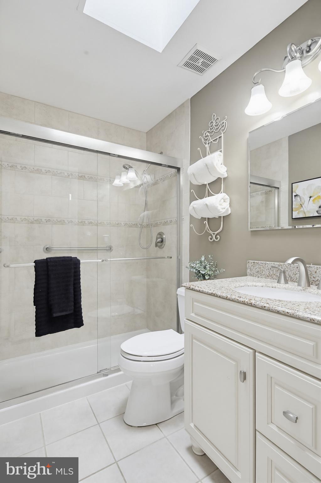 955 Truro Lane Crofton, MD 21114 - Photo 19 of 36 Tastefully Updated Full Bath