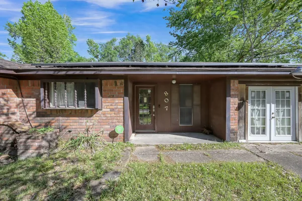 $185,000 | 807 Doctor Martin Luther King Junior Place North, Conroe, TX 77301