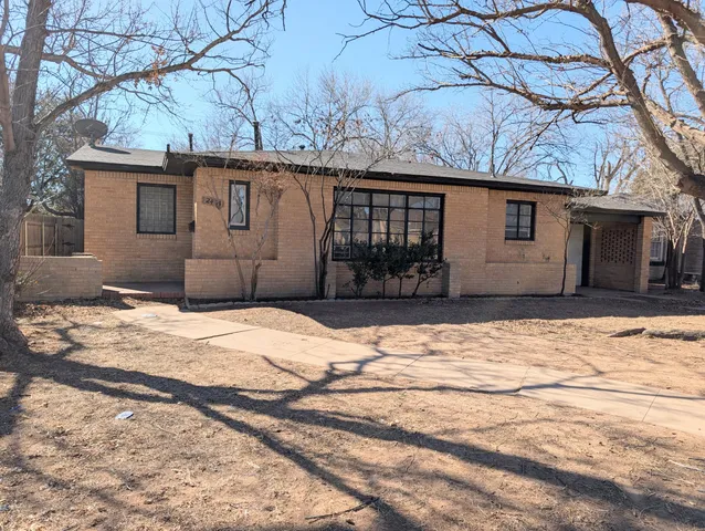 $1,225 | 2421 31st Street, Lubbock, TX 79411