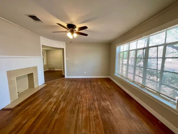 $1,099 | 2421 31st Street, Lubbock, TX 79411