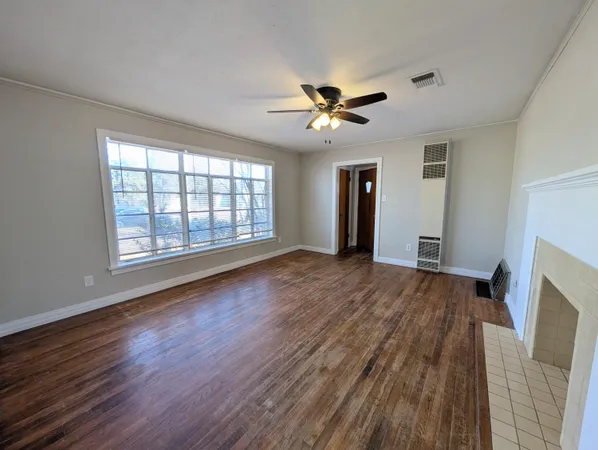 $1,099 | 2421 31st Street, Lubbock, TX 79411