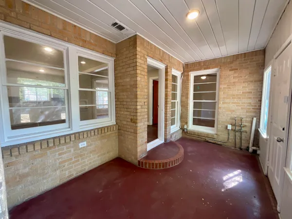 $1,099 | 2421 31st Street, Lubbock, TX 79411