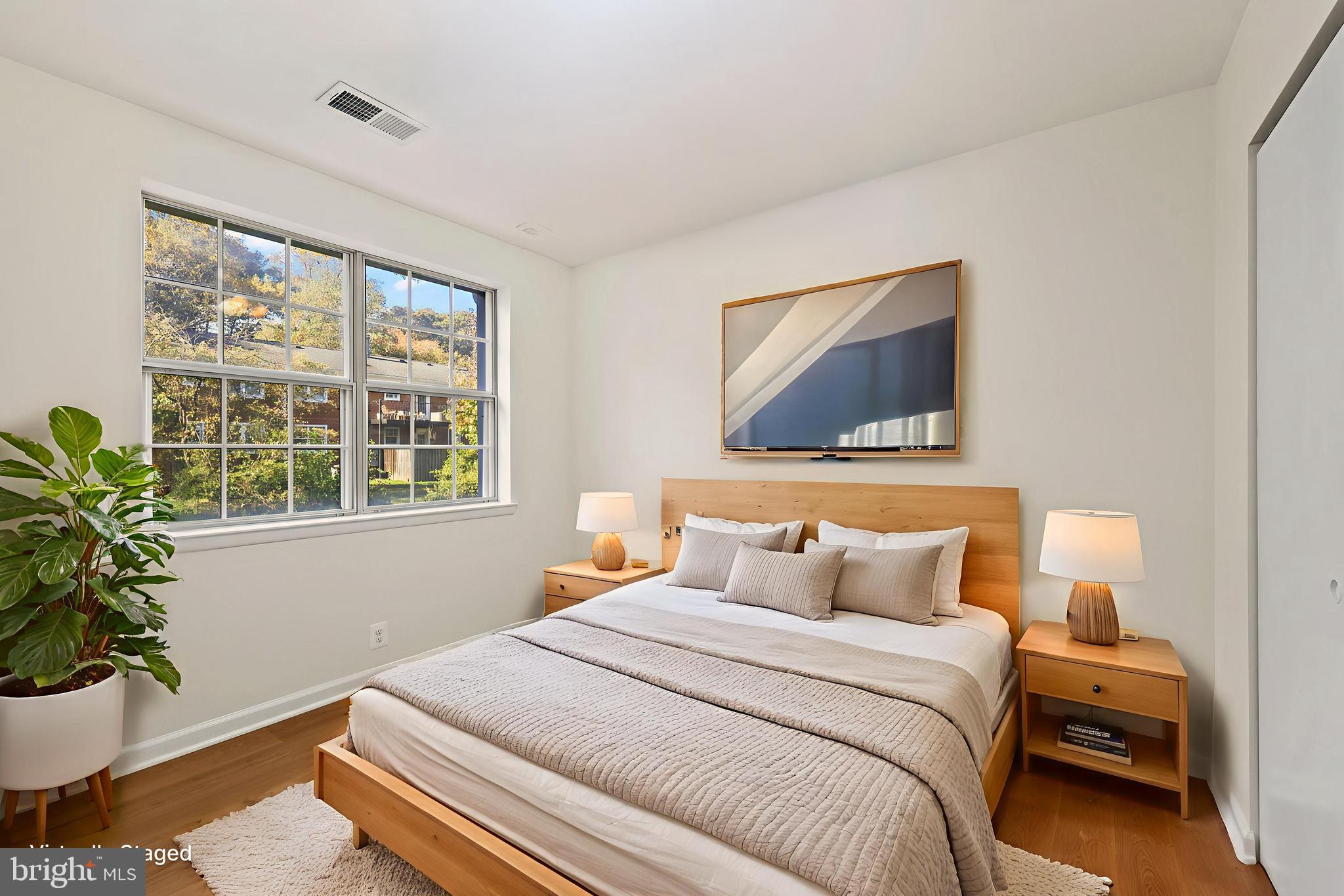 4619 28th Road South, Unit C Arlington, VA 22206 - Photo 9 of 31 a bedroom with a bed and a potted plant