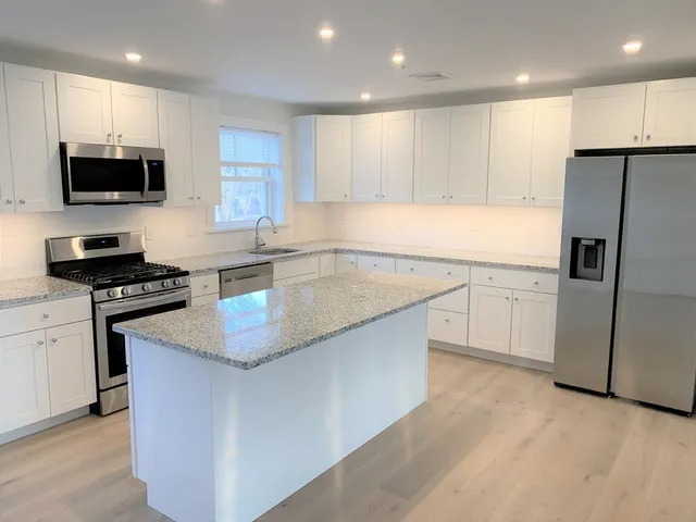 $3,200 | 1 Broadway Avenue, Unit 6, Ipswich, MA 01938