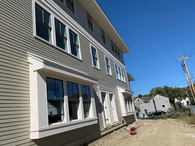 $3,200 | 1 Broadway Avenue, Unit 6, Ipswich, MA 01938