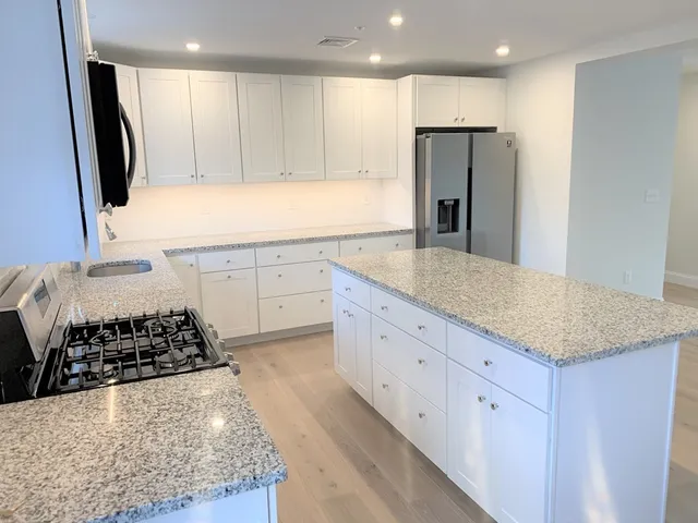 $3,200 | 1 Broadway Avenue, Unit 6, Ipswich, MA 01938