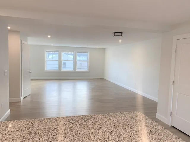 $3,200 | 1 Broadway Avenue, Unit 6, Ipswich, MA 01938