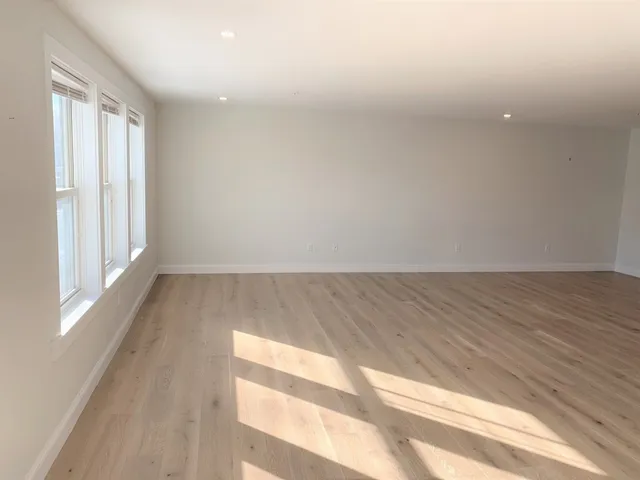 $3,200 | 1 Broadway Avenue, Unit 6, Ipswich, MA 01938