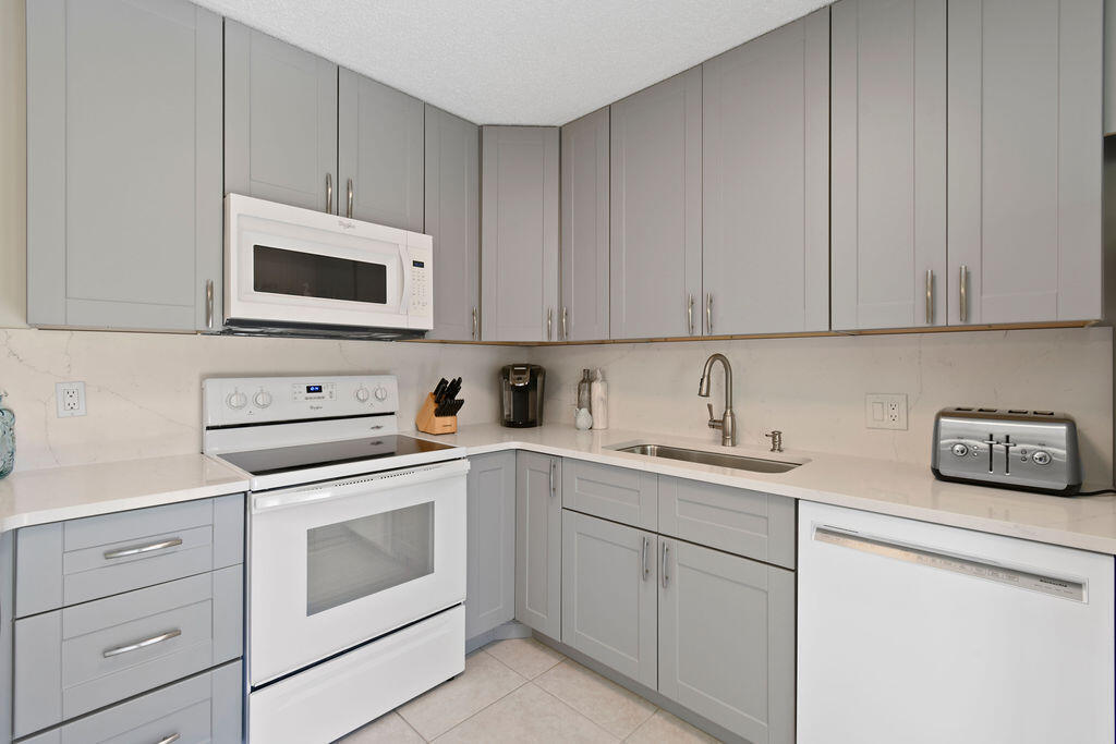 3900 Southeast County Line Road, Unit 22A Jupiter, FL 33469 - Photo 17 of 50 3900CountyLineRd#22A_22