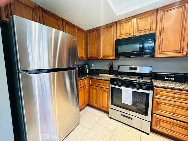 7304 Exeter Street, Unit E Paramount, CA 90723 - Photo 3 of 36