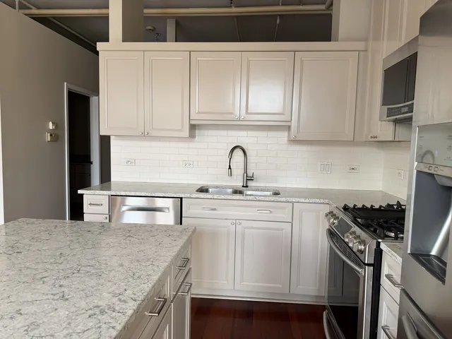 $3,200 | 1301 West Madison Street, Unit 213, Chicago, IL 60607