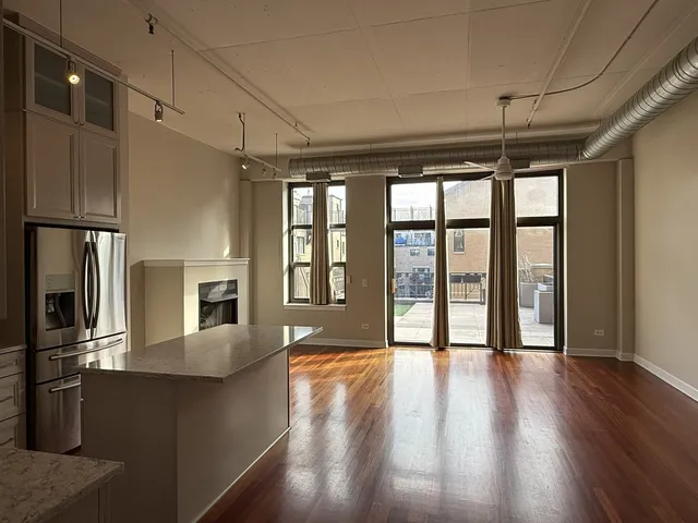 $3,200 | 1301 West Madison Street, Unit 213, Chicago, IL 60607