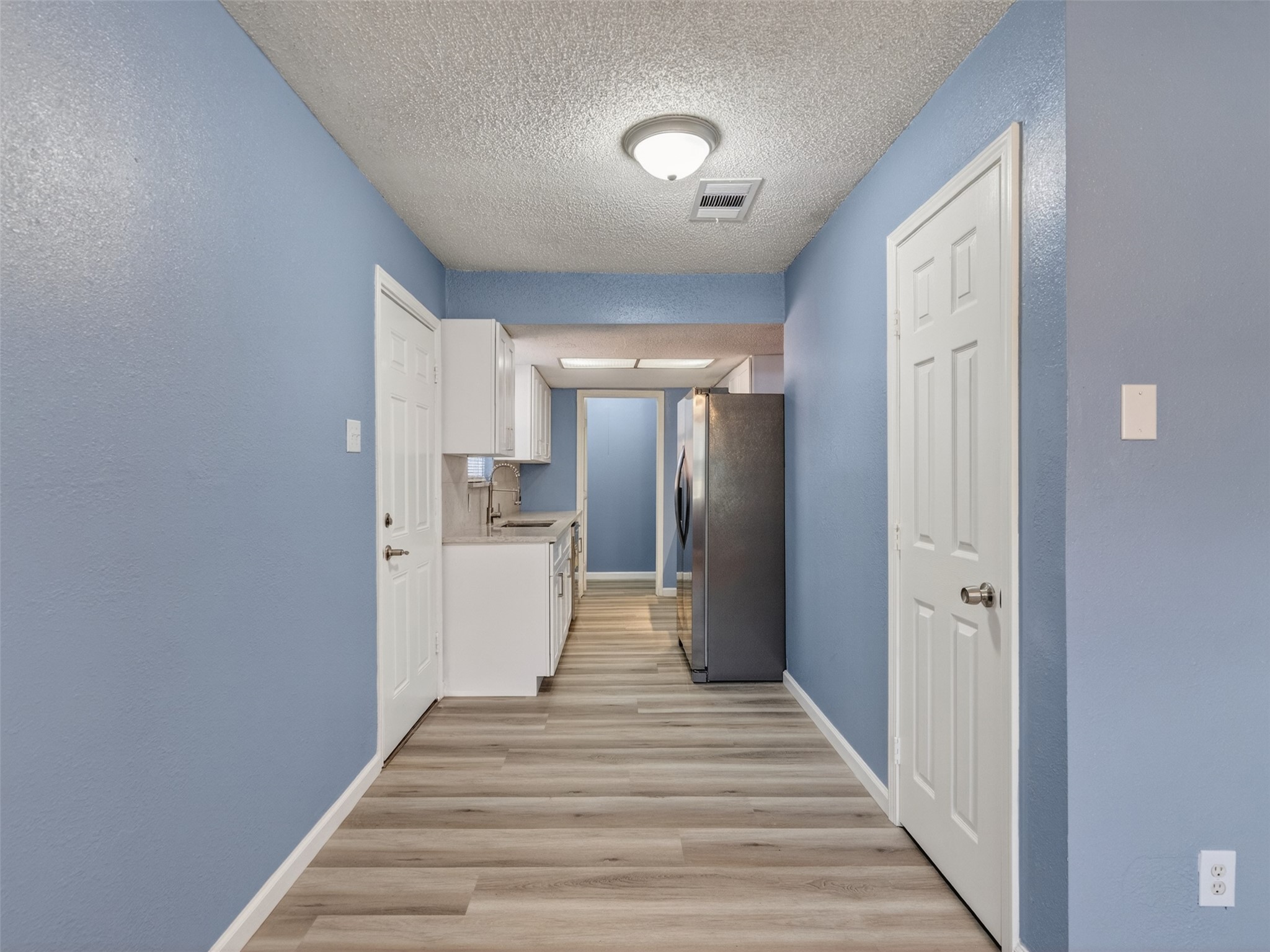 2613 Timber Drive Dickinson, TX 77539 - Photo 5 of 29