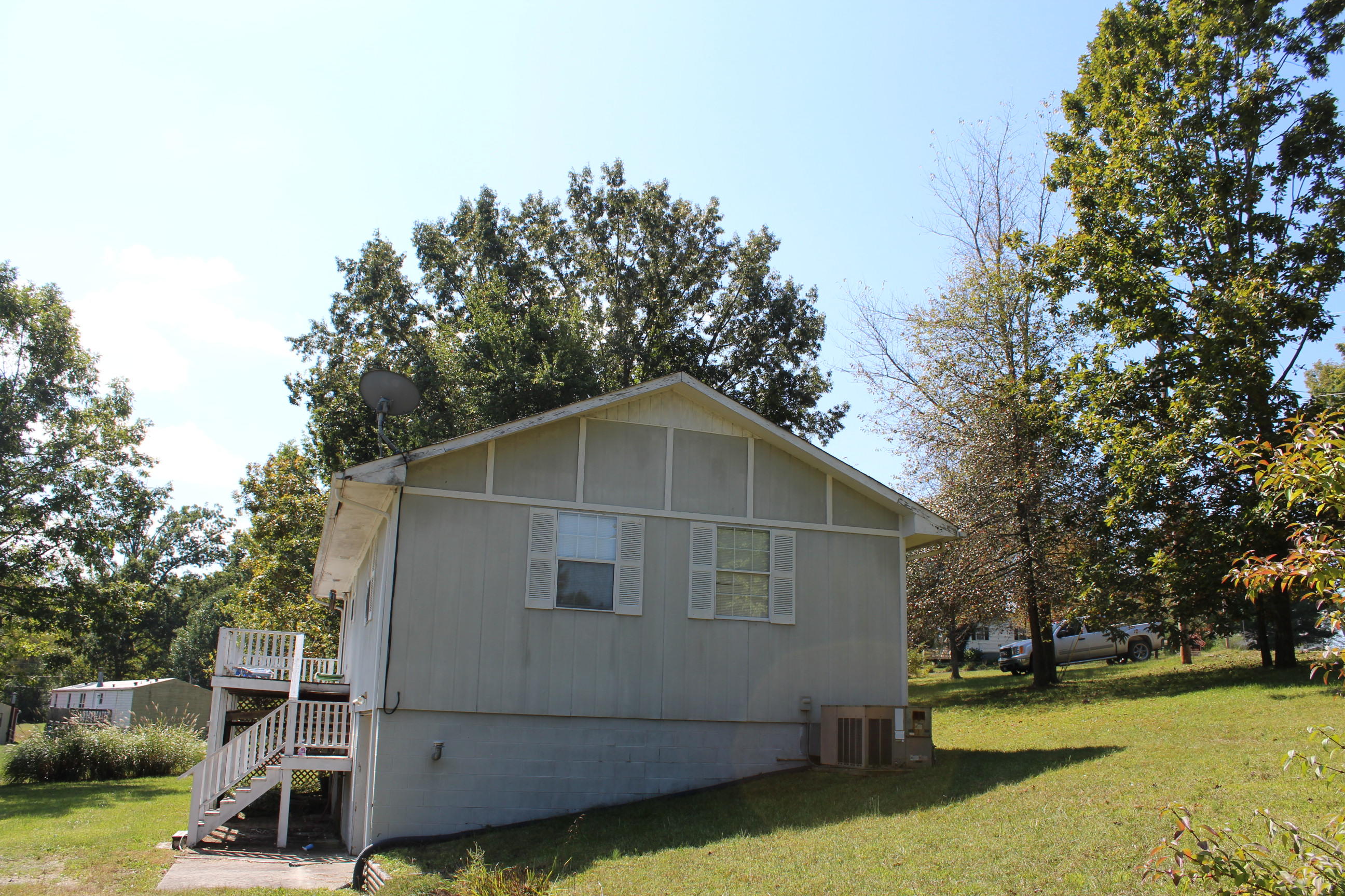 1106 Woodlawn Road Jamestown, TN 38556 - Photo 5 of 23 005